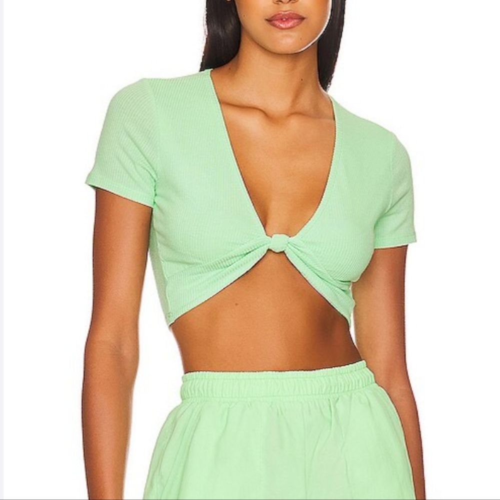 Alo Revolve ribbed knotty ultramint Mint court top S